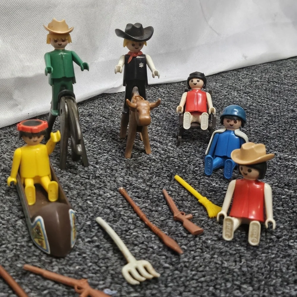 Vintage Cowboys & Indians Playmobil Figurines 27 Pieces +